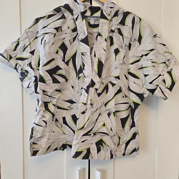 Stand Out in this Banana Republic Shirt Size: M - Picture 2 of 4